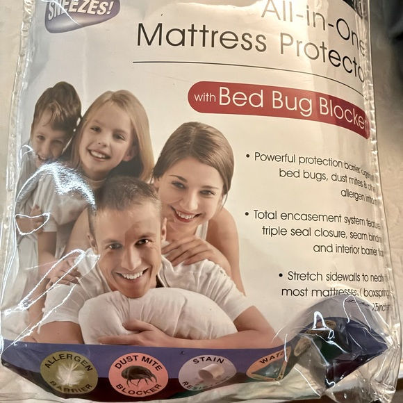 King size mattress protector NWOT - Picture 3 of 5